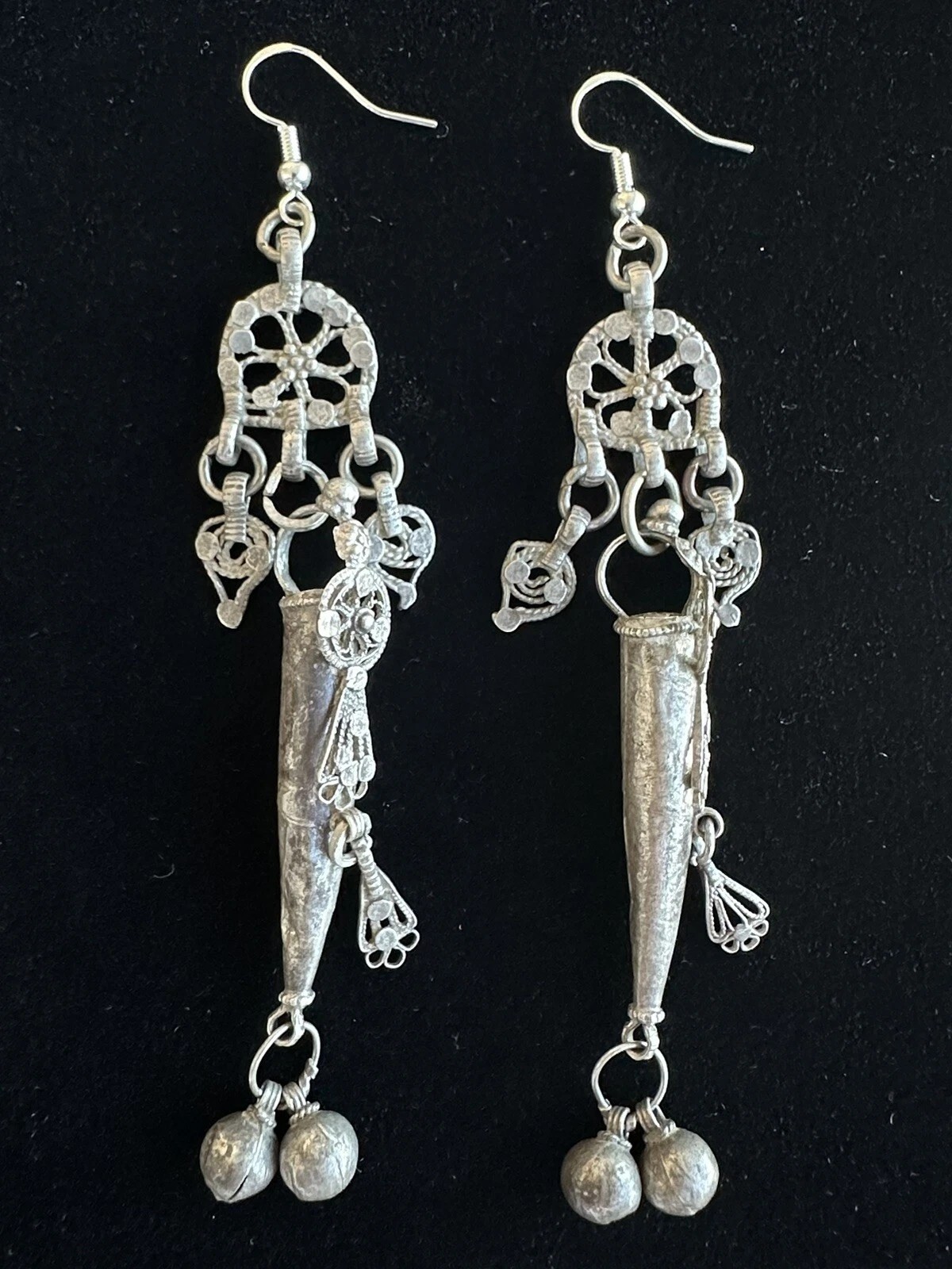 Yemeni Bowsani antique filigree earrings, alternate detail view